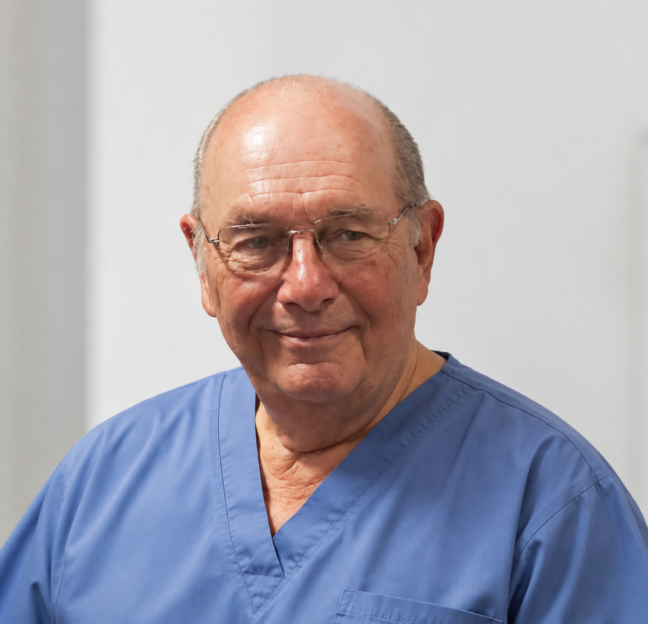 Dr. Eduardo Lawrie